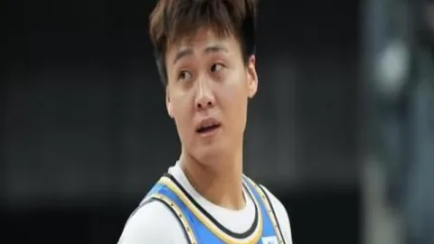 黄蜂客场逆转篮网，打破九连败僵局