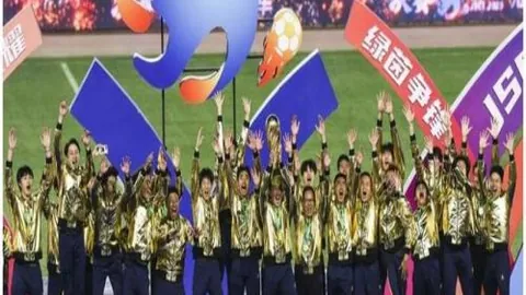 国脚阵容更新：三位新星崭露头角，分别占据不同位置，转会市场再掀波澜